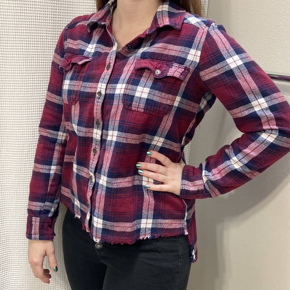 ‼️Women’s Billabong plaid flannel long-sleeve button-down shirt frayed bottom. M - Picture 4 of 14